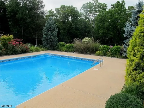 $885,000 | 1 Demott Drive, Whitehouse Station, NJ 08889