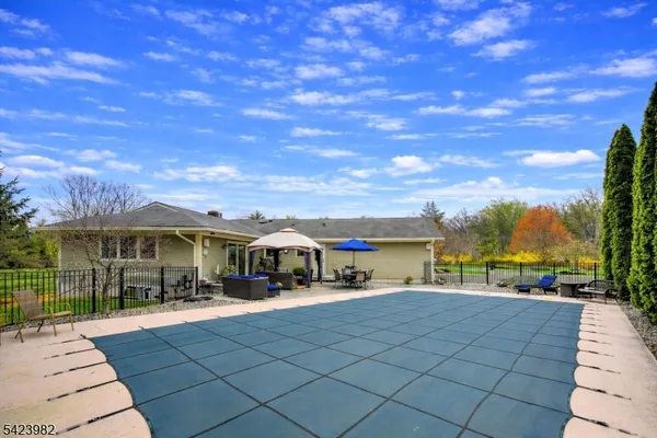 $885,000 | 1 Demott Drive, Whitehouse Station, NJ 08889