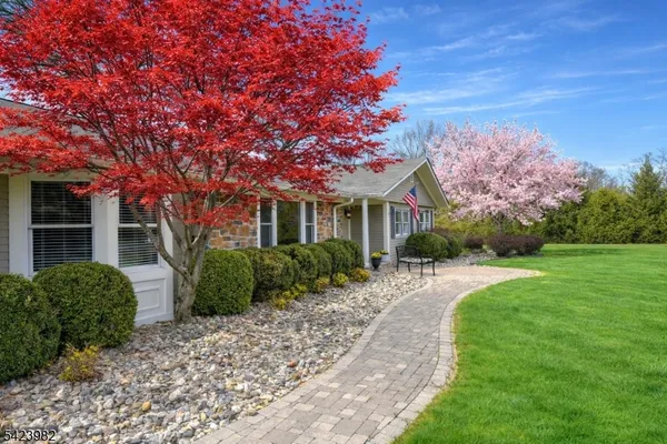 $885,000 | 1 Demott Drive, Whitehouse Station, NJ 08889