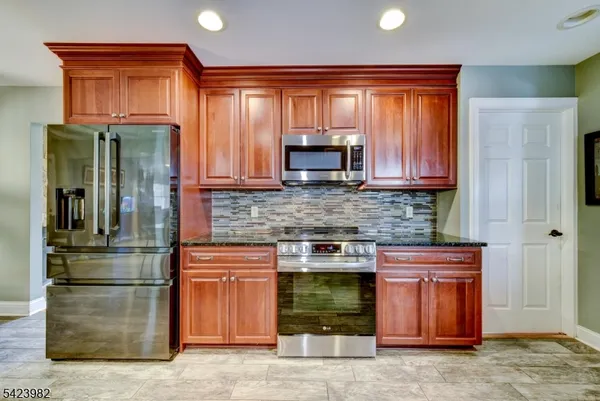 $885,000 | 1 Demott Drive, Whitehouse Station, NJ 08889