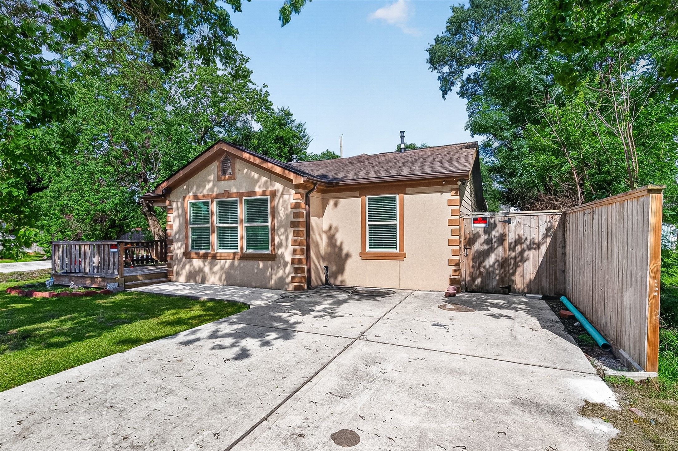 7030 Sidney Street Houston, TX 77021 - Photo 3 of 32