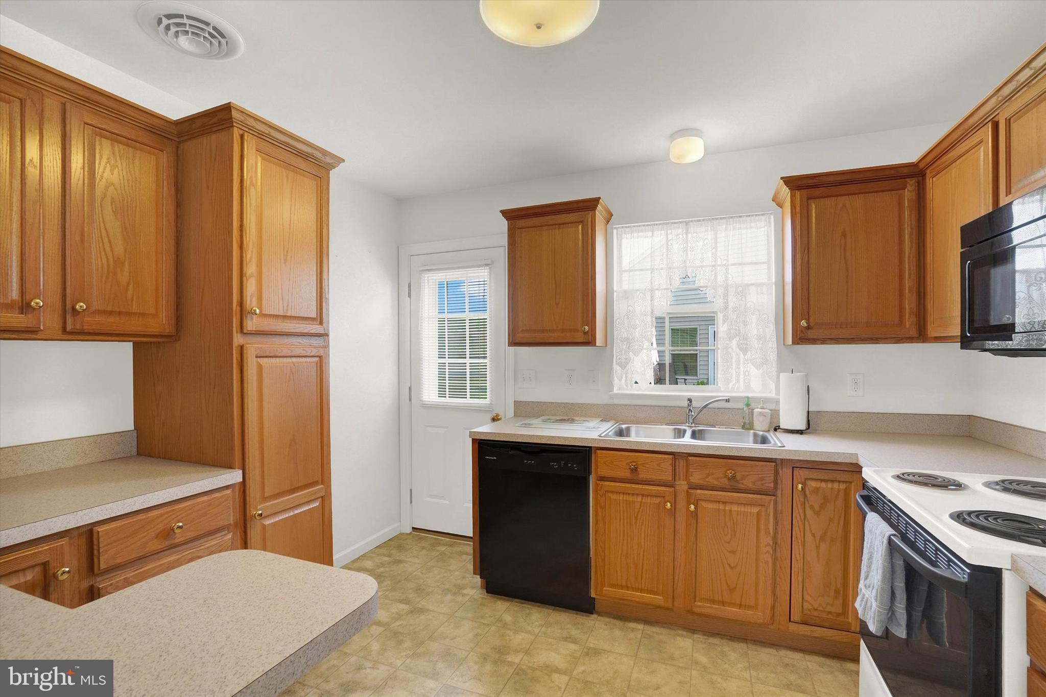 667 Hayley Road York, PA 17404 - Photo 10 of 26 Gallery Image 10