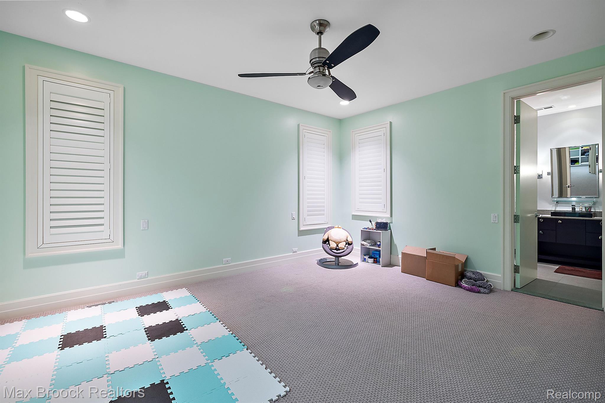 6530 Commerce Road West Bloomfield, MI 48324 - Photo 33 of 41 Gallery Image 33