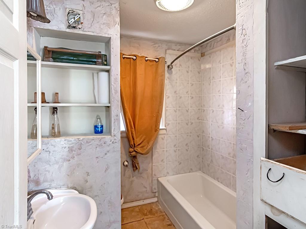625 Paramount Street High Point, NC 27260 - Photo 8 of 21 Gallery Image 8
