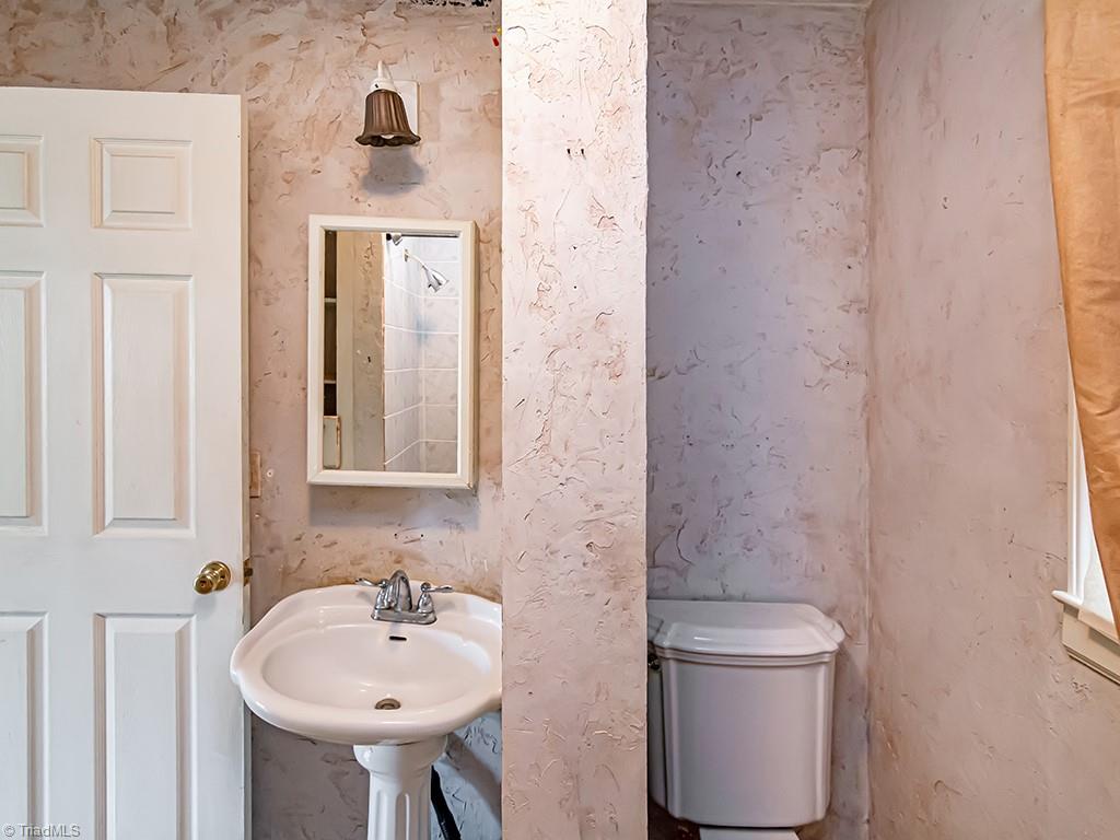 625 Paramount Street High Point, NC 27260 - Photo 9 of 21 Gallery Image 9