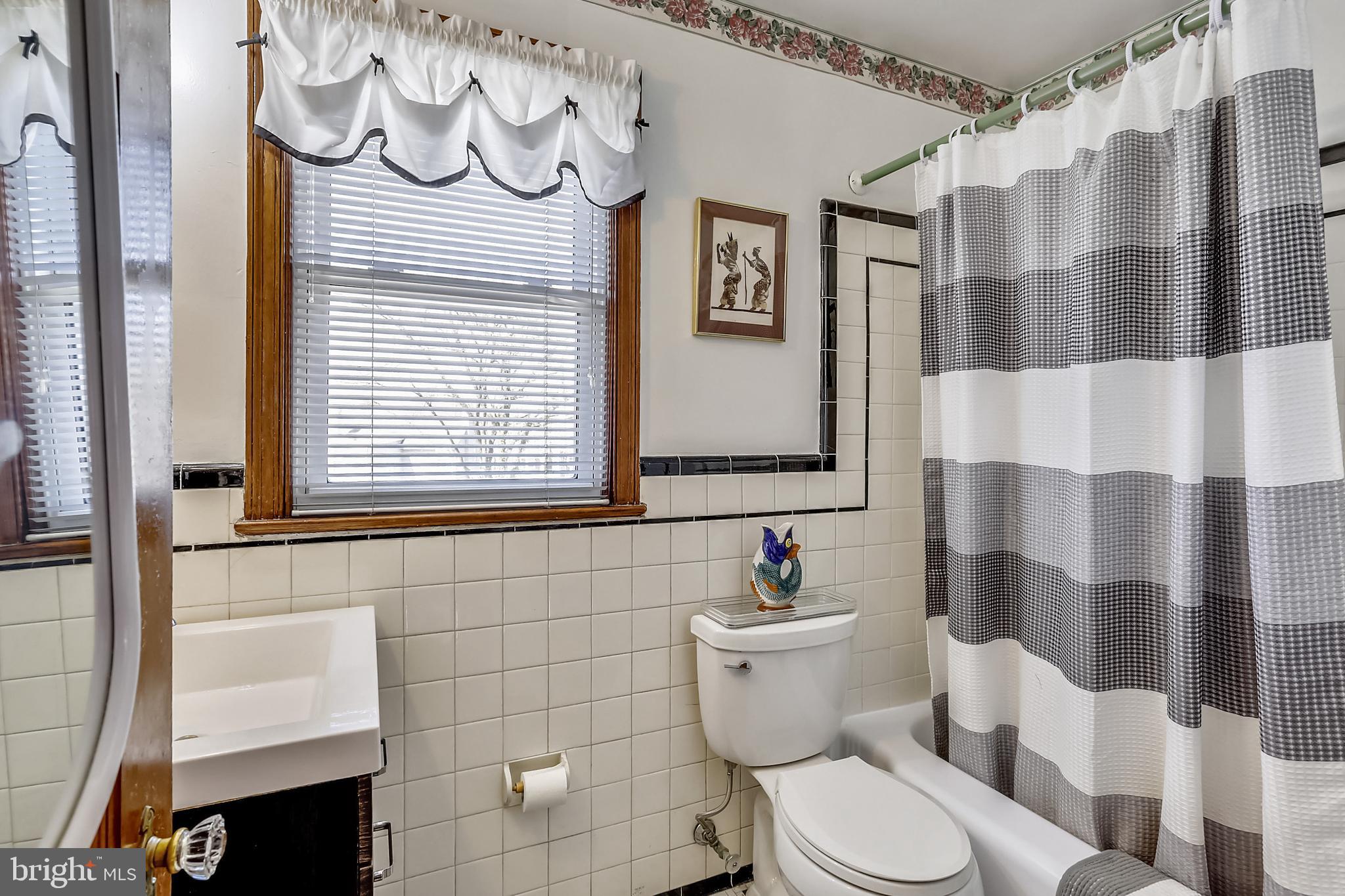 5510 Blair Road Northeast Washington, DC 20011 - Photo 17 of 19 Upper level bath