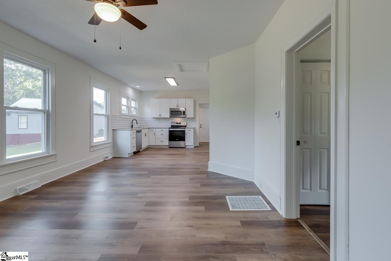 115 Ellison Circle Easley, SC 29640 - Photo 5 of 25 Gallery Image 5