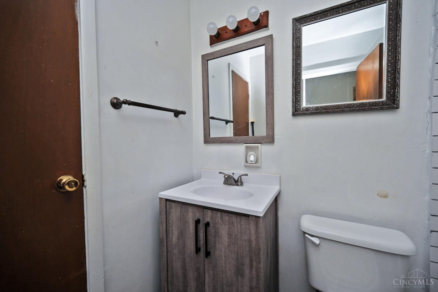 821 West Galbraith Road Cincinnati, OH 45231 - Photo 19 of 30