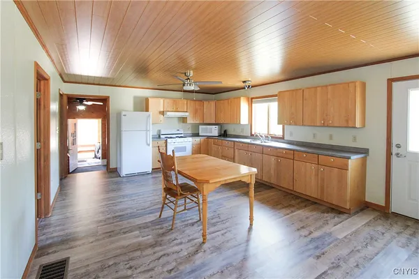 $289,900 | 8 Vrooman Road, Pitcairn, NY 13648