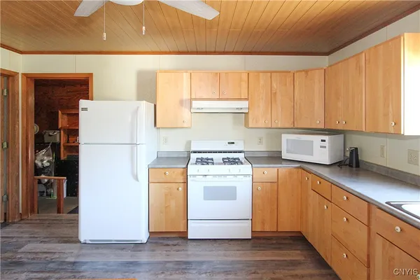 $289,900 | 8 Vrooman Road, Pitcairn, NY 13648