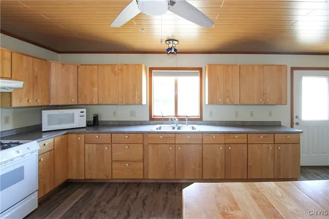 $299,900 | 8 Vrooman Road, Pitcairn, NY 13648