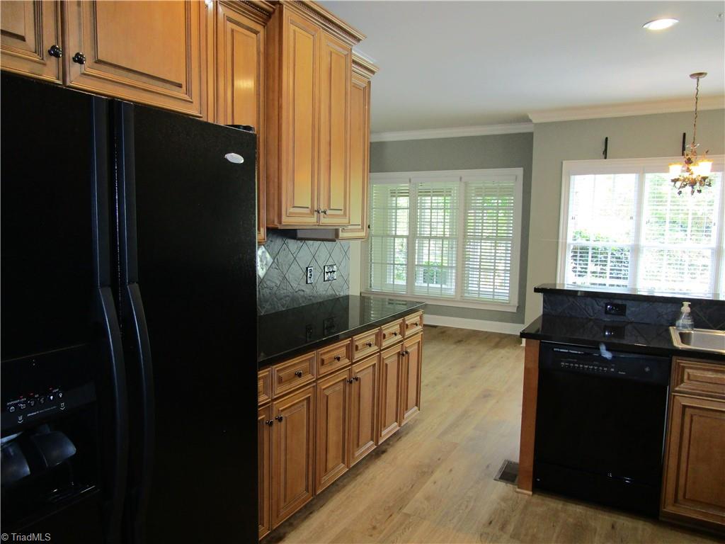 2320 Addison Boulevard High Point, NC 27262 - Photo 19 of 40 Kitchen
