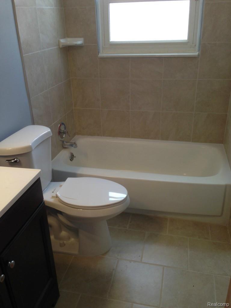 11083 Martin Road Warren, MI 48093 - Photo 9 of 18 Ceramic tile floor and tub surround