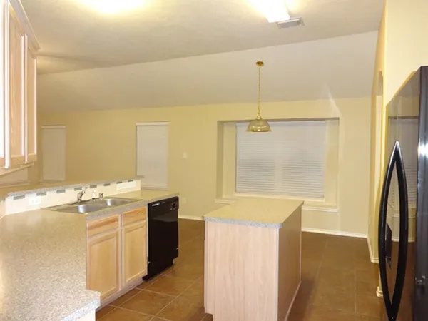 $2,060 | 20335 Mammoth Falls Drive, Tomball, TX 77375