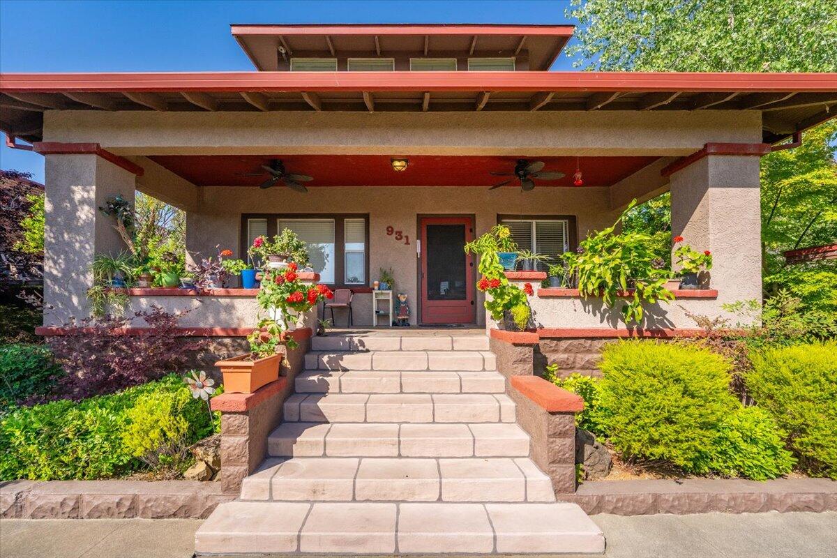 931 Rio Street Red Bluff, CA 96080 - Photo 3 of 54 3