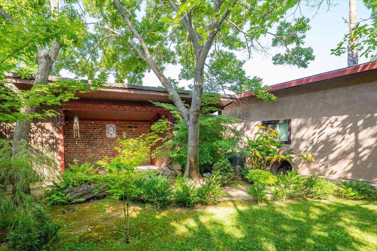 931 Rio Street Red Bluff, CA 96080 - Photo 46 of 54 a backyard of a house with lots of green space and outdoor seating