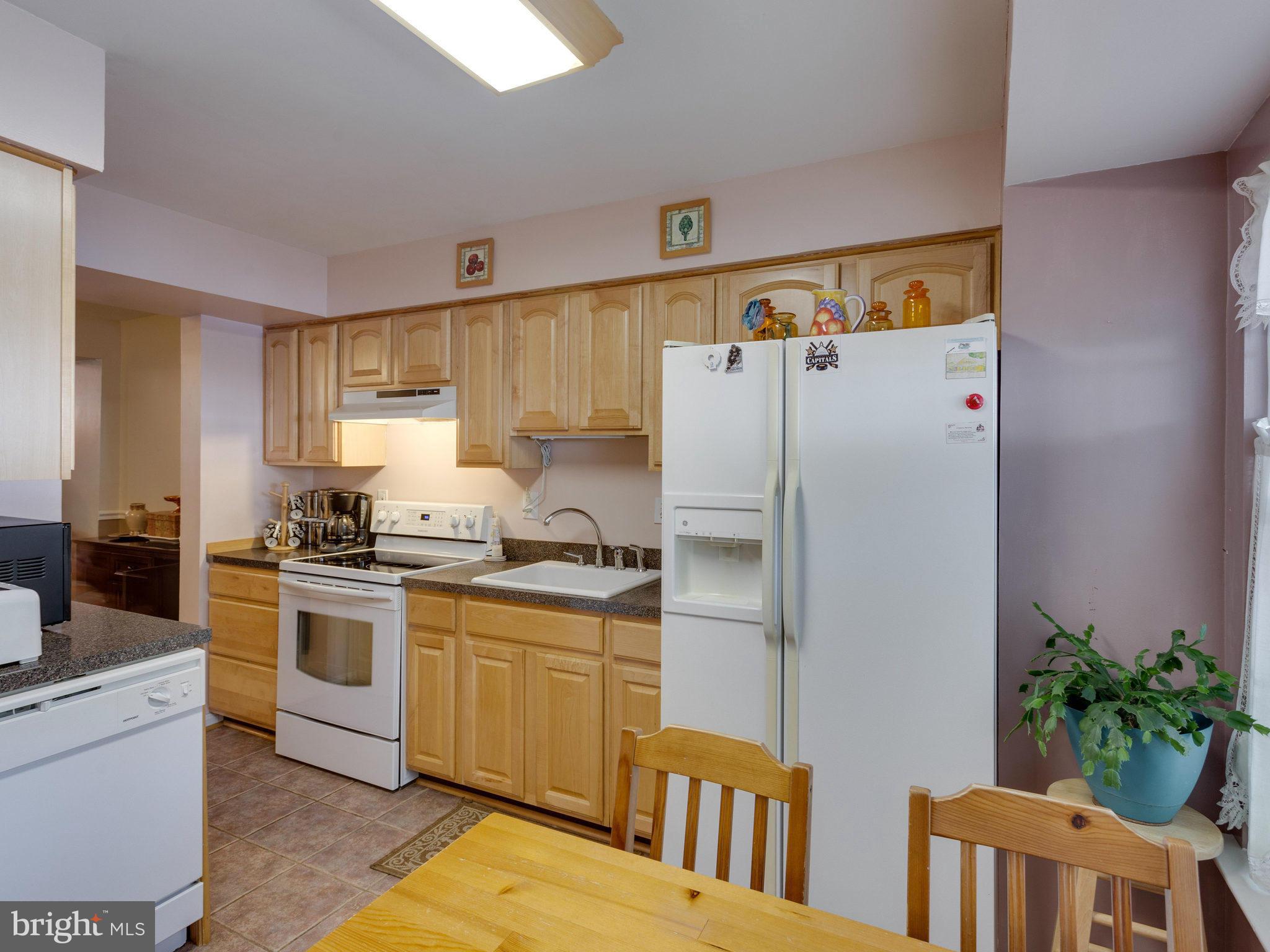 15237 Streamside Court Dumfries, VA 22025 - Photo 6 of 30 Kitchen