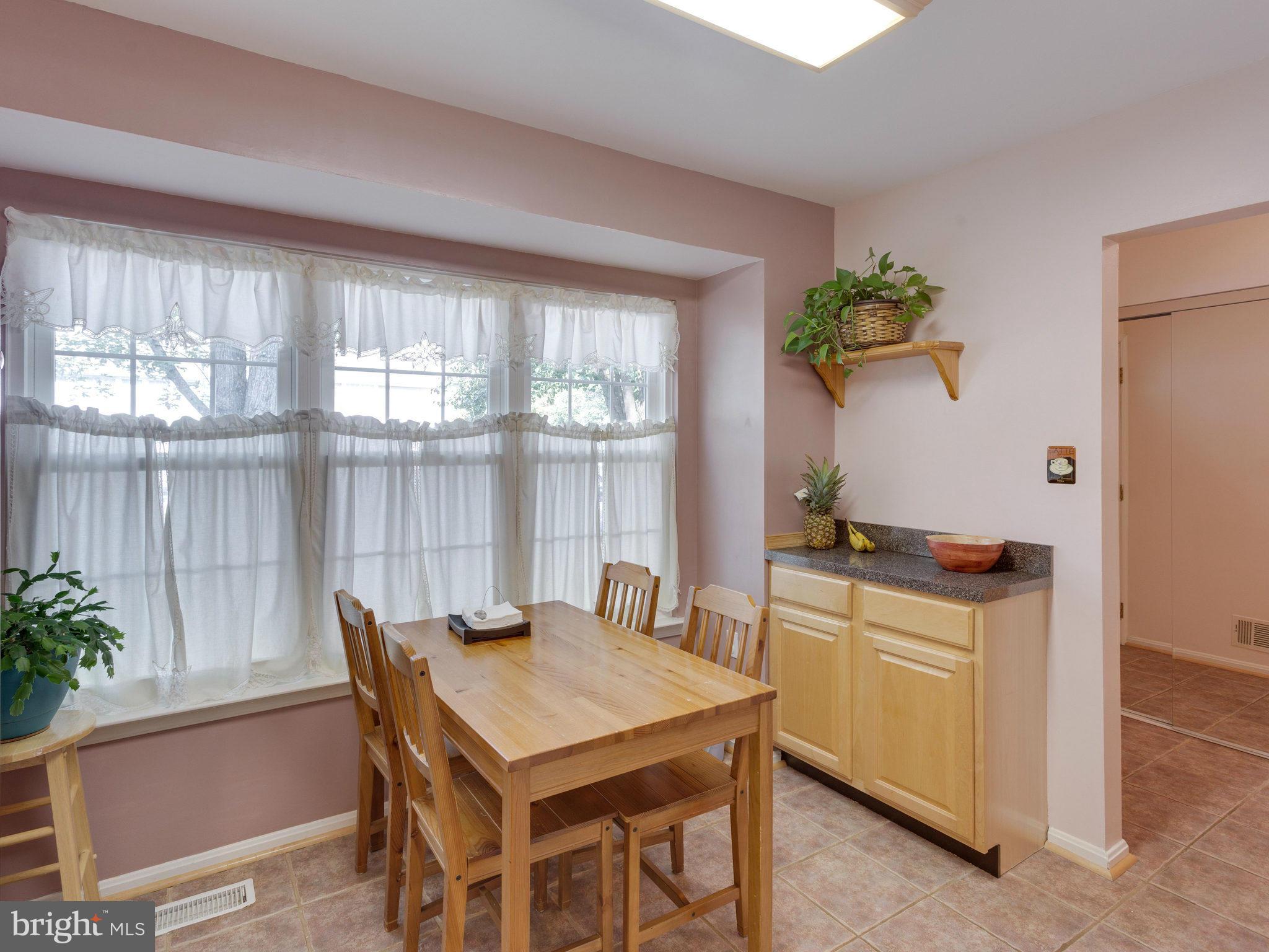 15237 Streamside Court Dumfries, VA 22025 - Photo 7 of 30 Kitchen