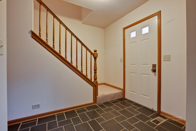 600 Old Hunt Road Fox River Grove, IL 60021 - Photo 2 of 24