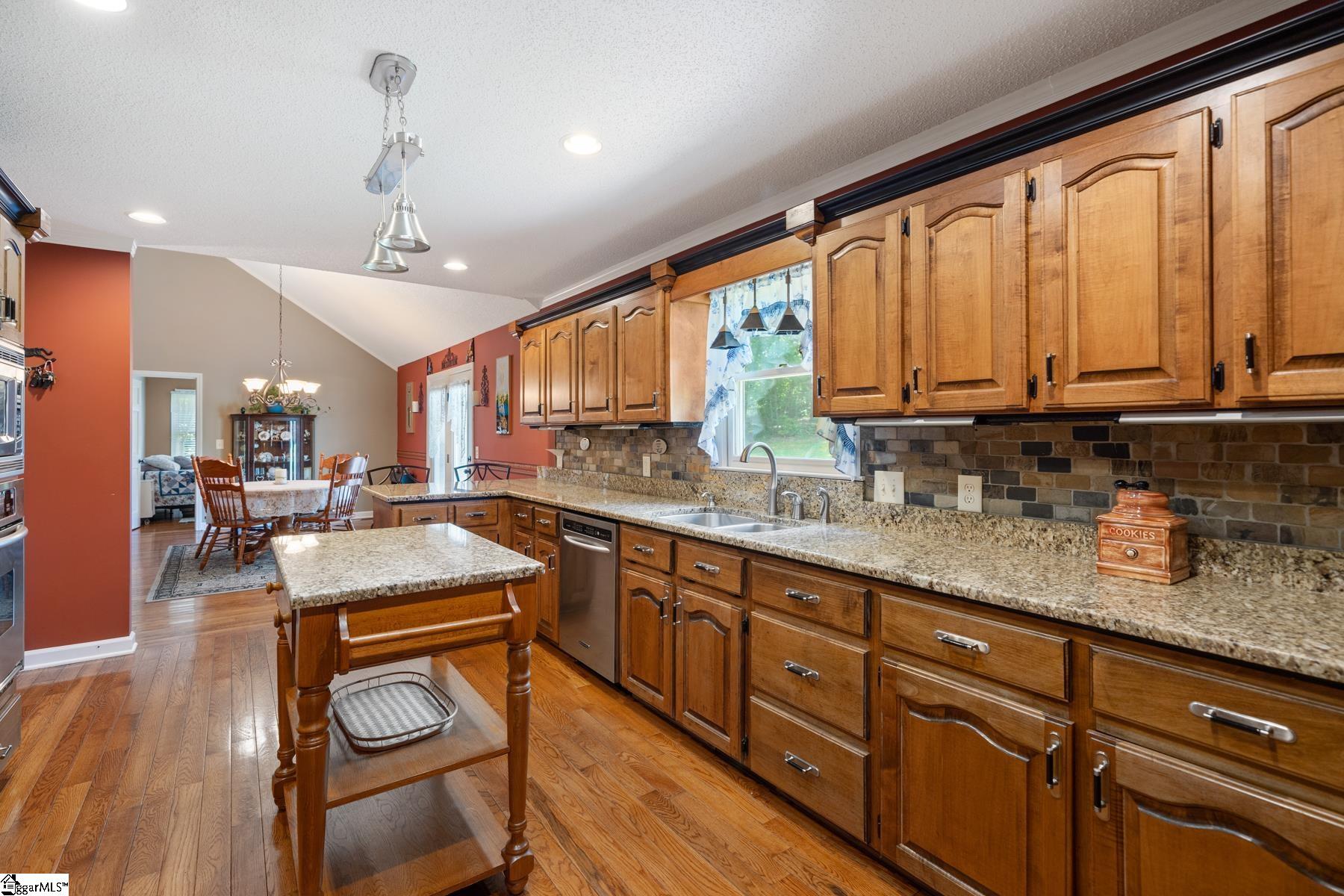 175 Brashears Road Campobello, SC 29322 - Photo 10 of 36