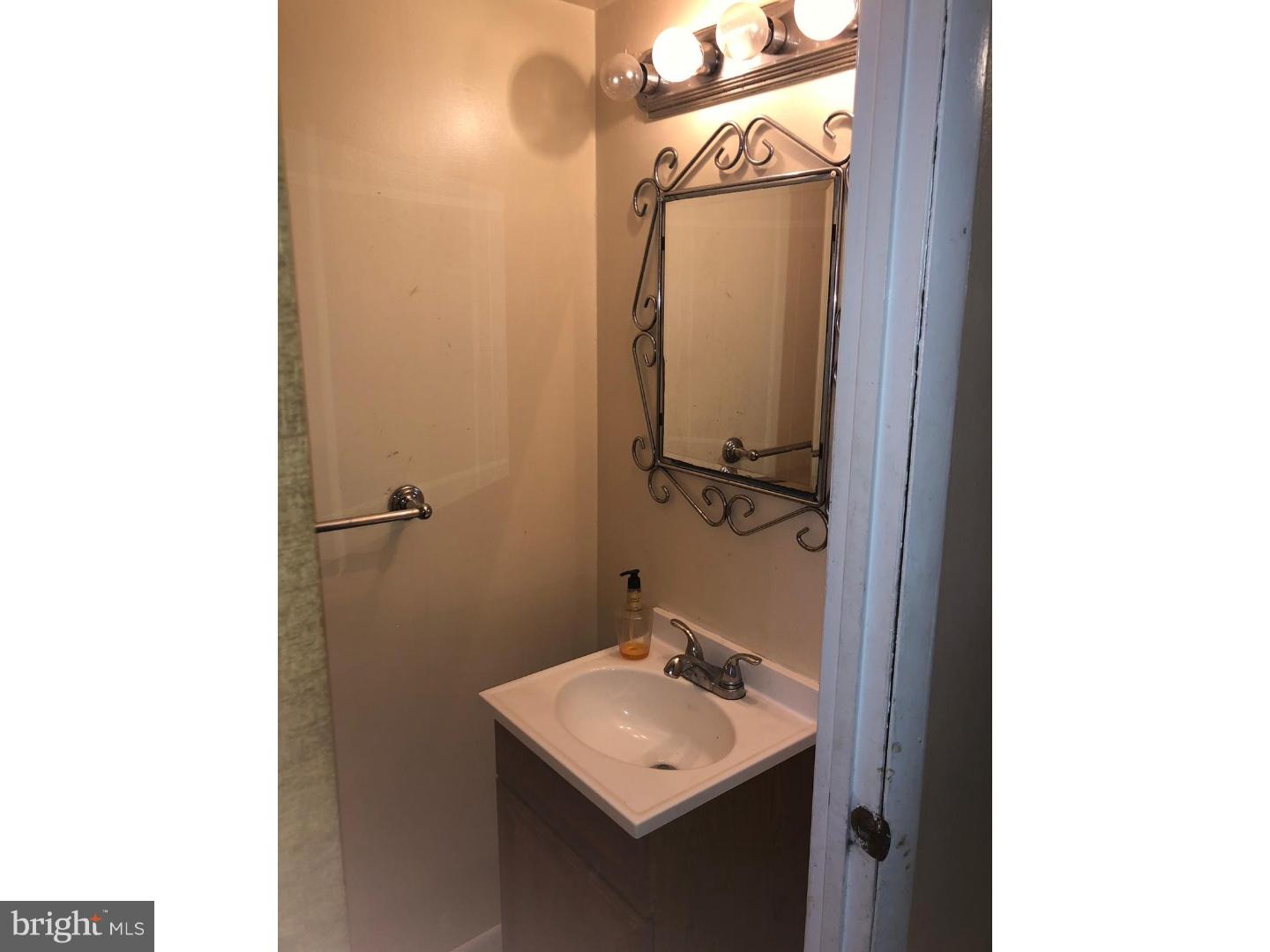 1600 Coventry Place Clementon, NJ 08021 - Photo 6 of 13 Bathroom