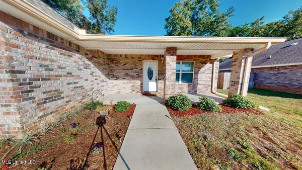 $1,895 | 394 Rosalie Maria Drive, Biloxi, MS 39531