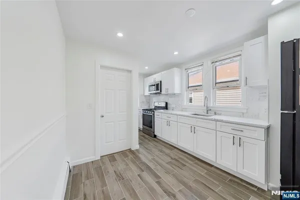 $3,000 | 27 Monsignor Owens Place, Unit 2, Nutley, NJ 07110