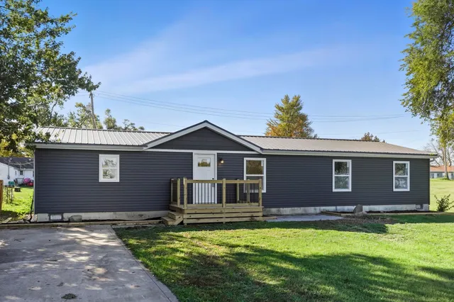$204,900 | 406 West Lincoln Street, Ashley, IN 46705
