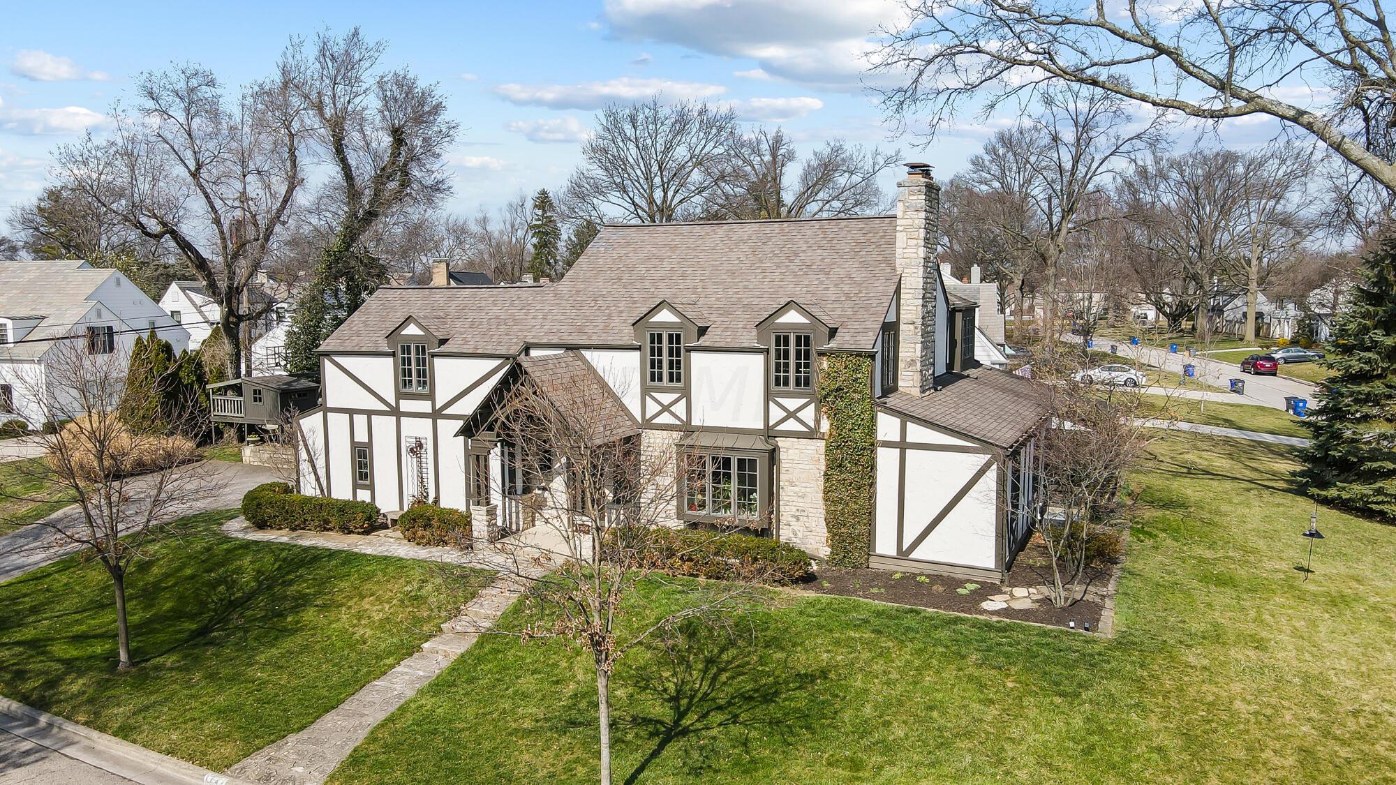 1742 Edgemont Road Upper Arlington, OH 43212 - Photo 2 of 70 001