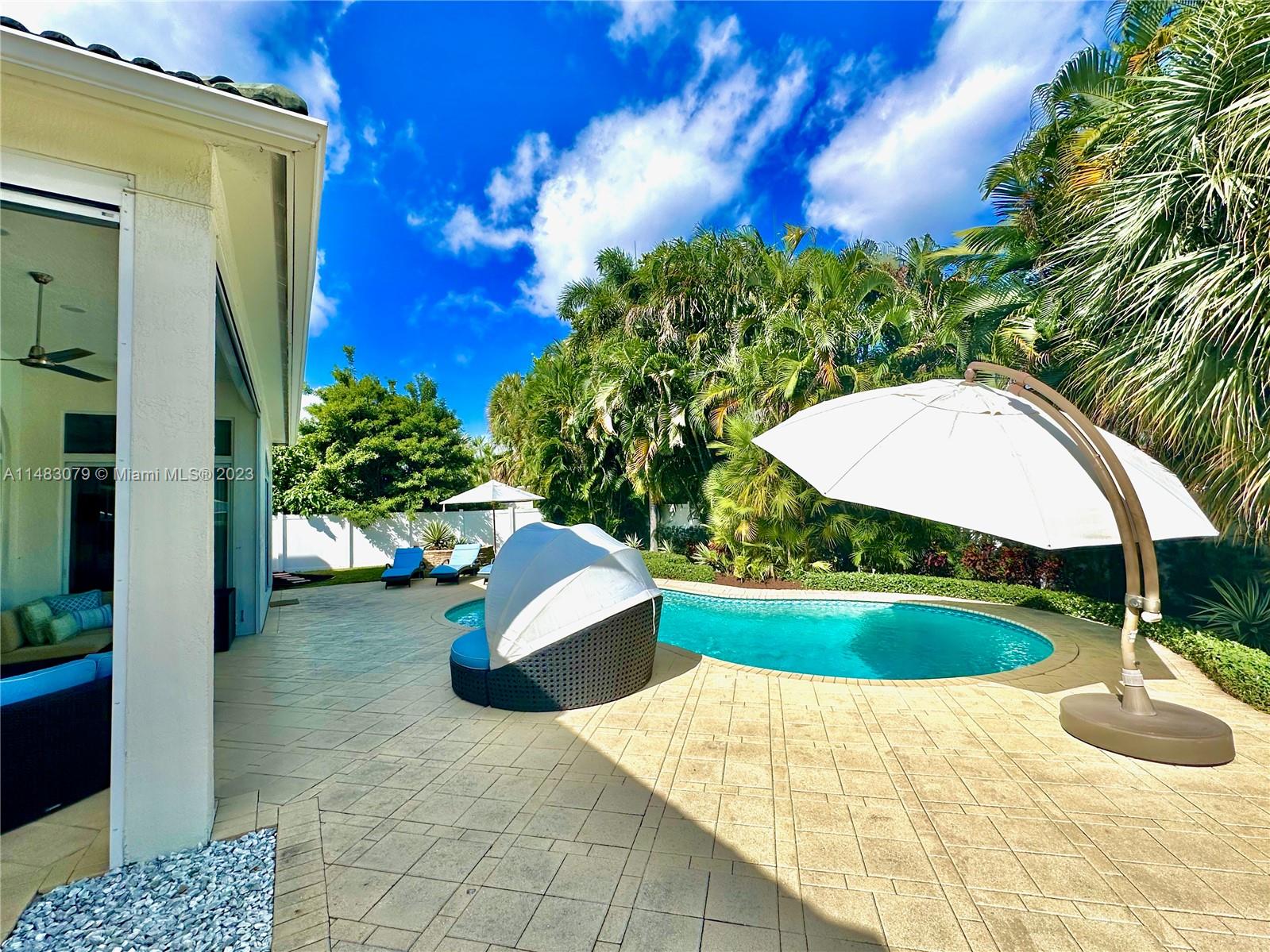 465 Northeast 2nd Street Boca Raton, FL 33432 - Photo 67 of 73 a view of a garden with an outdoor space