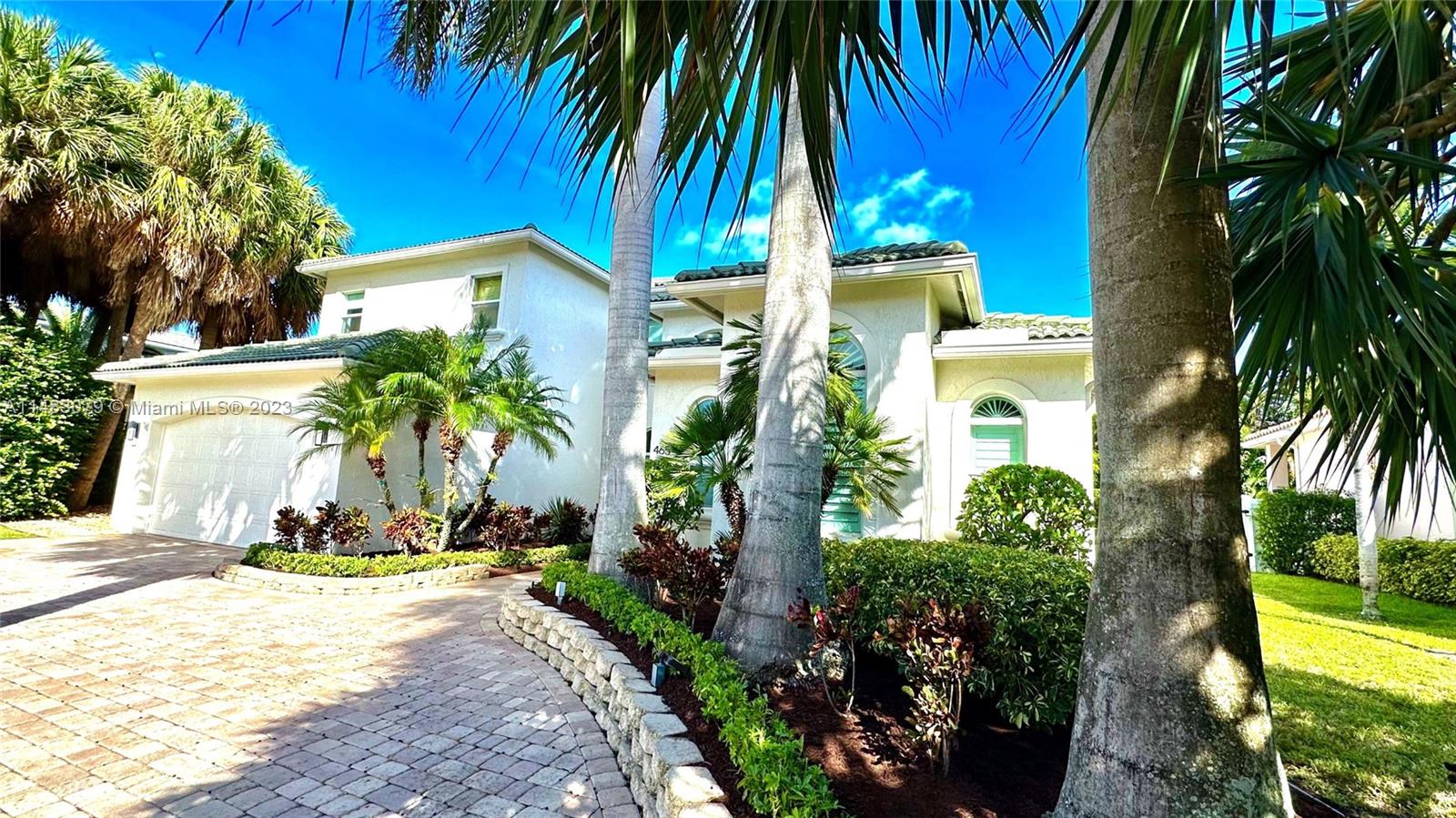 465 Northeast 2nd Street Boca Raton, FL 33432 - Photo 73 of 73 a front view of house with small garden