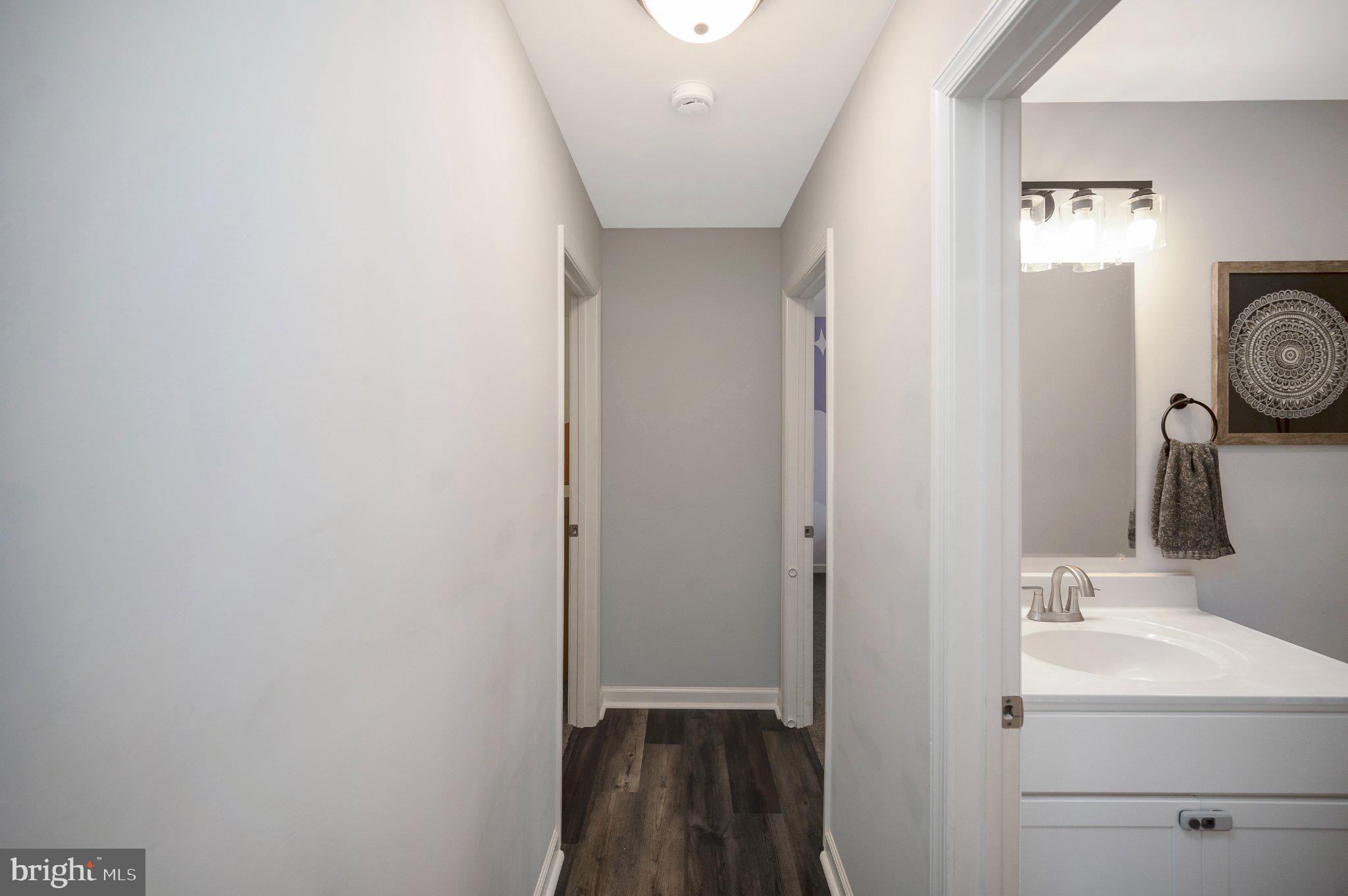 28282 Tatum Road Unionville, VA 22567 - Photo 29 of 52 Bright and airy hallway retreat.