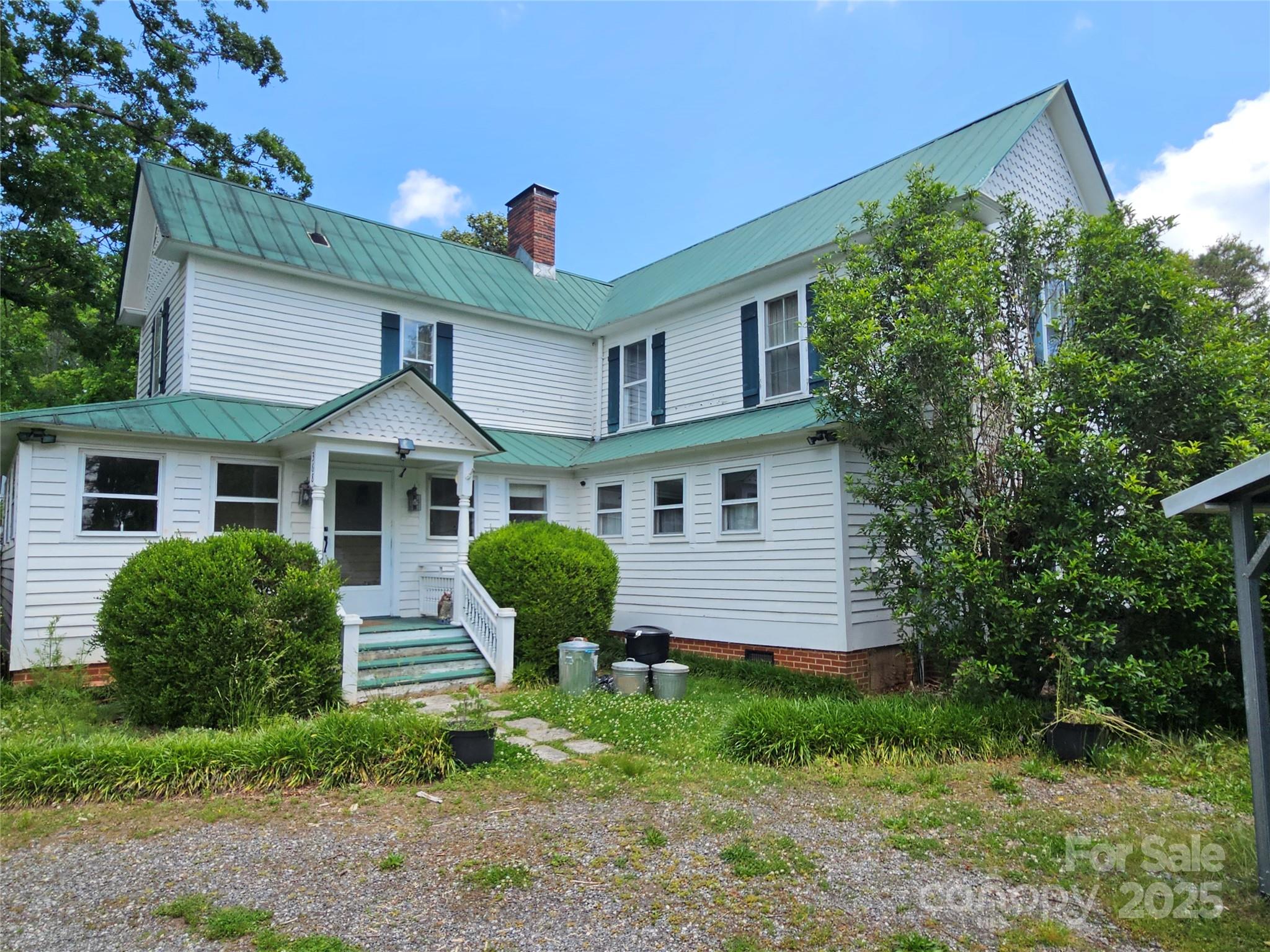 368 Settlemyre Road Morganton, NC 28655 - Photo 45 of 47 a front view of a house with garden