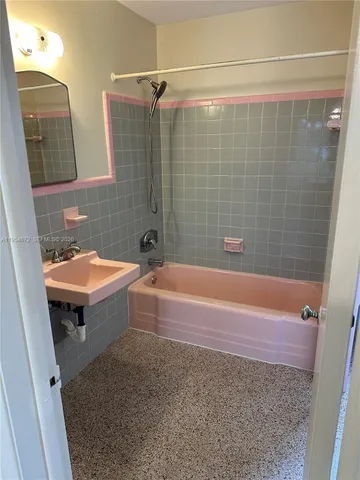 $1,300 | 2301 Northeast 2nd Street, Unit 18, Pompano Beach, FL 33062