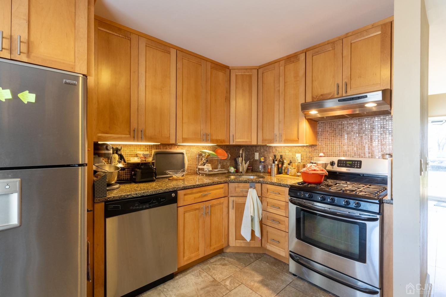 69 Renaissance Lane New Brunswick, NJ 08901 - Photo 6 of 17 Gallery Image 6