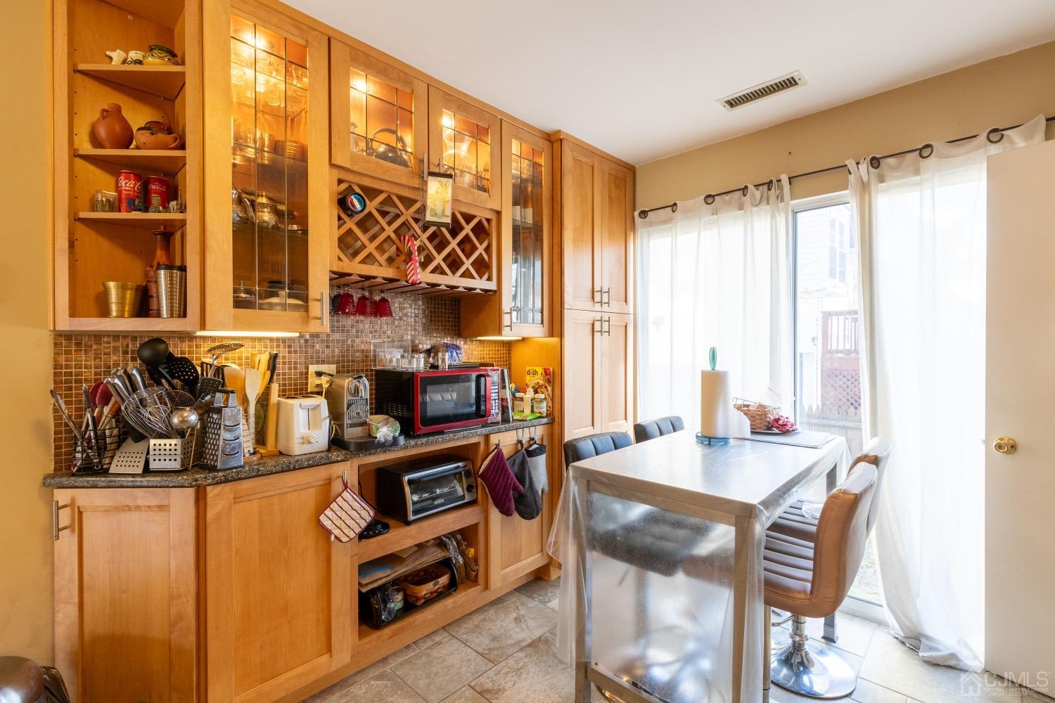 69 Renaissance Lane New Brunswick, NJ 08901 - Photo 7 of 17 Gallery Image 7