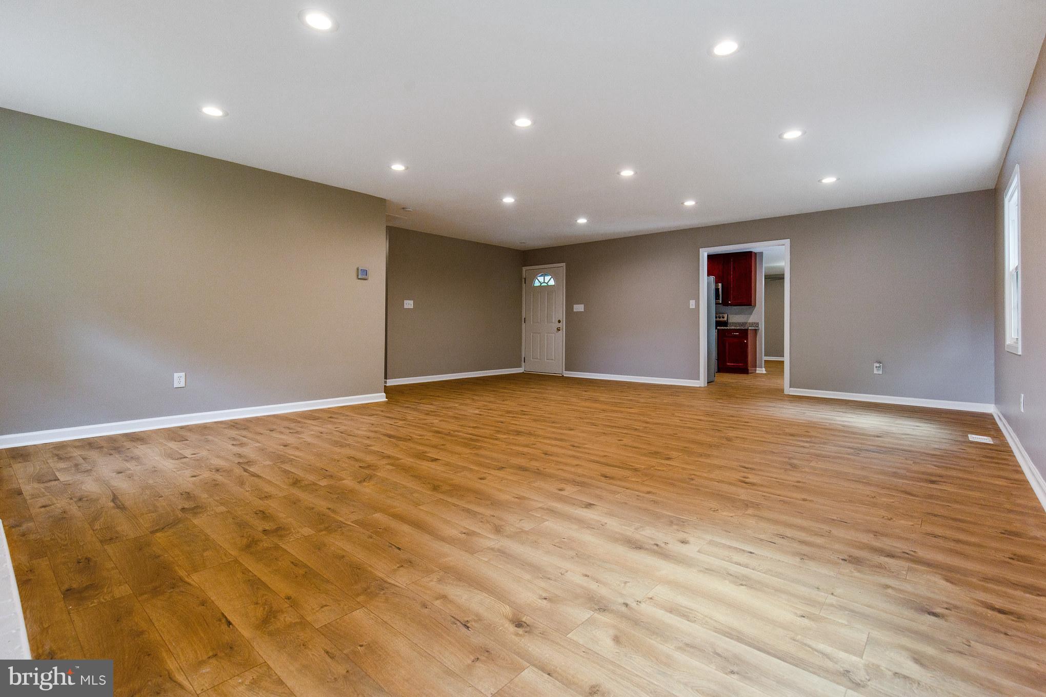 8803 Oxwell Lane Laurel, MD 20708 - Photo 6 of 30 Living Room
