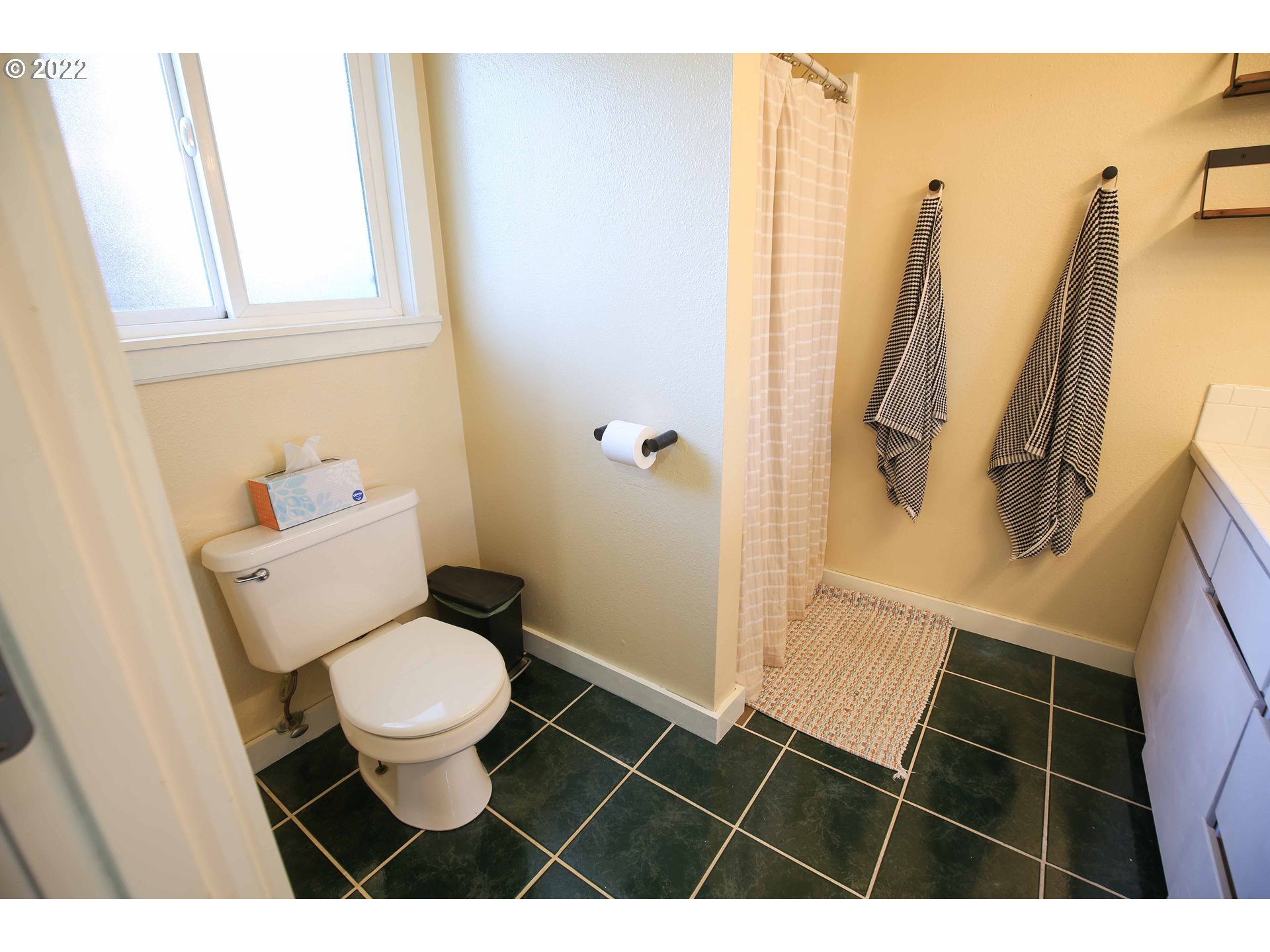 1071 Cole Way Springfield, OR 97478 - Photo 13 of 30 a bathroom with a sink and a toilet
