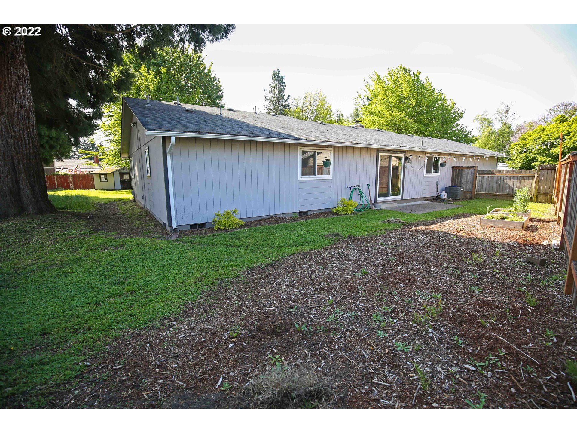 1071 Cole Way Springfield, OR 97478 - Photo 22 of 30 a view of a backyard of the house
