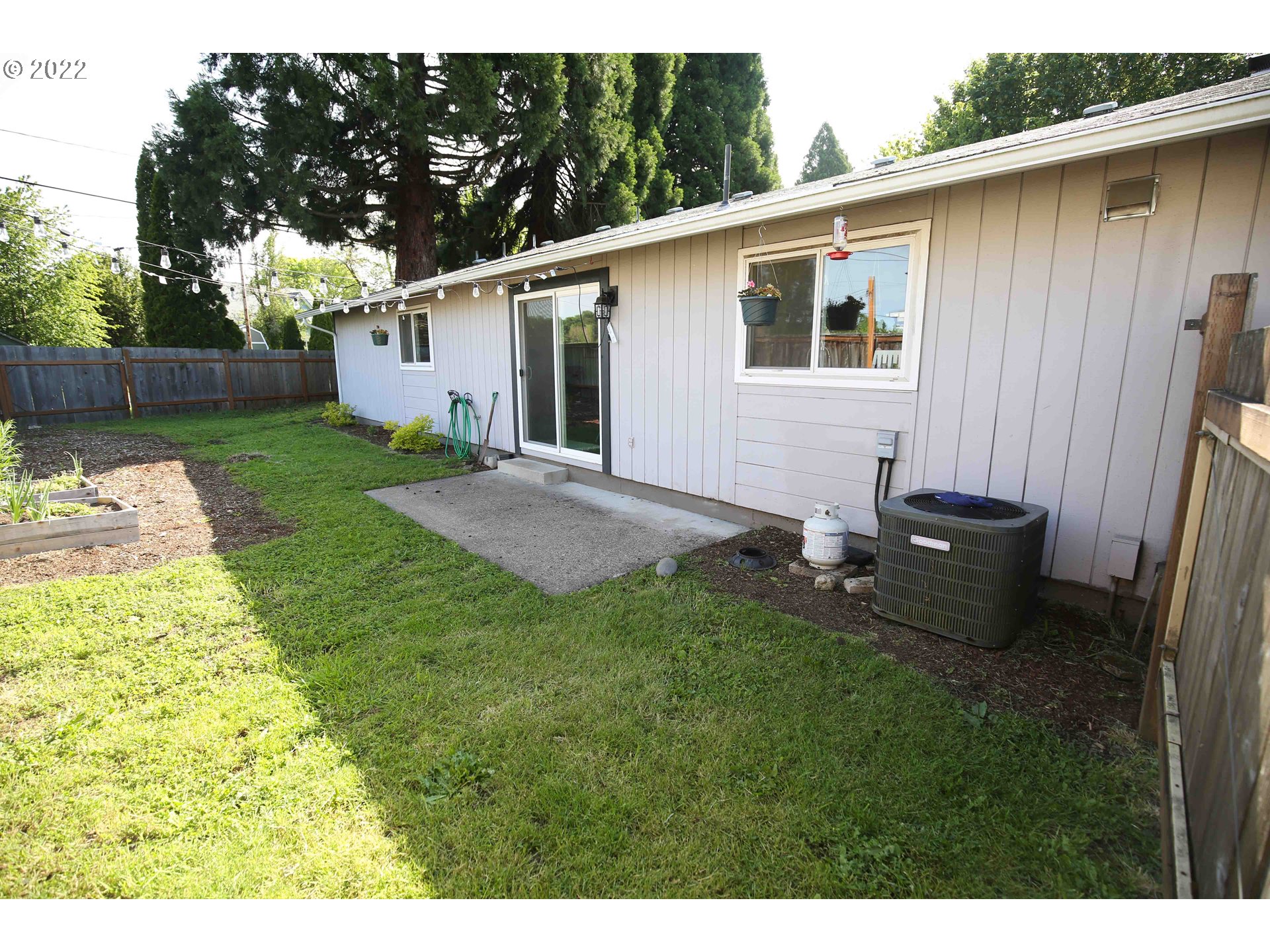 1071 Cole Way Springfield, OR 97478 - Photo 23 of 30 a backyard of a house with table and chairs