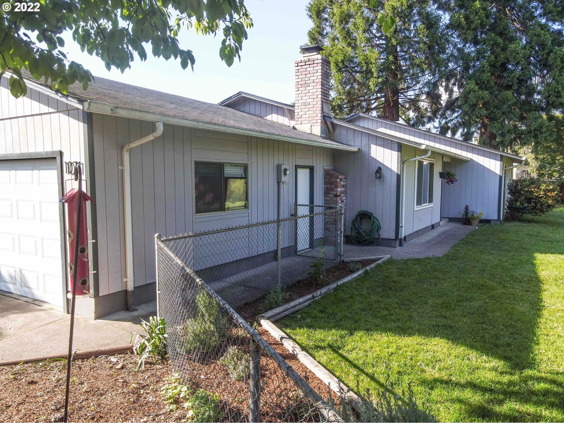 1071 Cole Way Springfield, OR 97478 - Photo 27 of 30 front view of a house with a yard