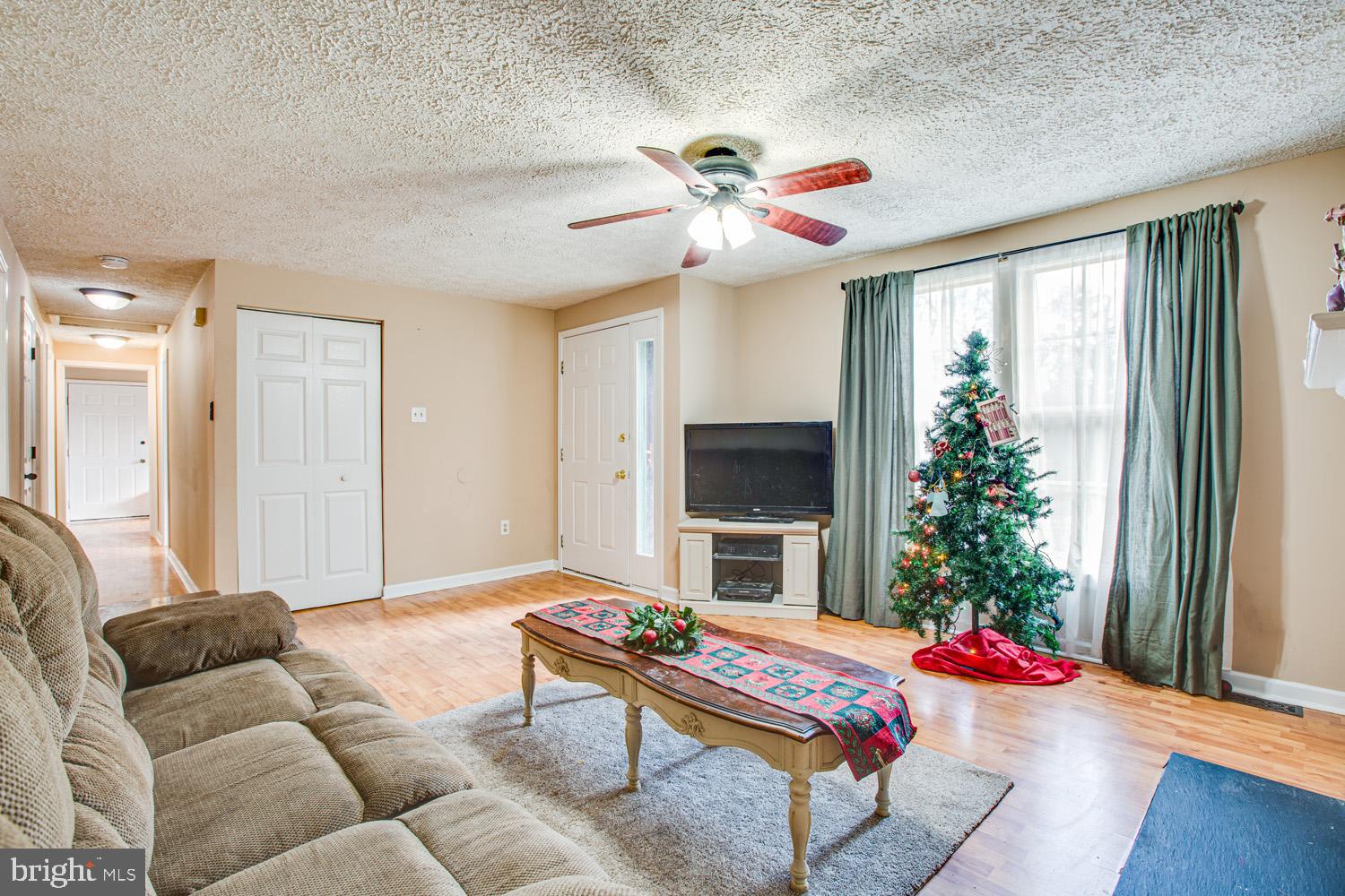 11337 Orange Plank Road Locust Grove, VA 22508 - Photo 5 of 39 Family room
