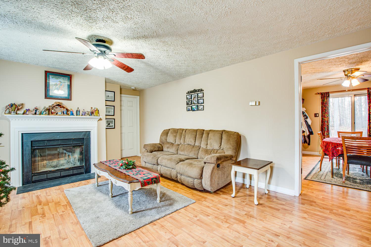 11337 Orange Plank Road Locust Grove, VA 22508 - Photo 7 of 39 Family room