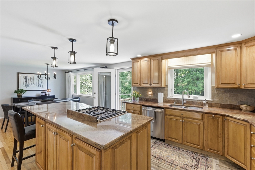 42 Ledgewood Road Framingham, MA 01701 - Photo 9 of 33