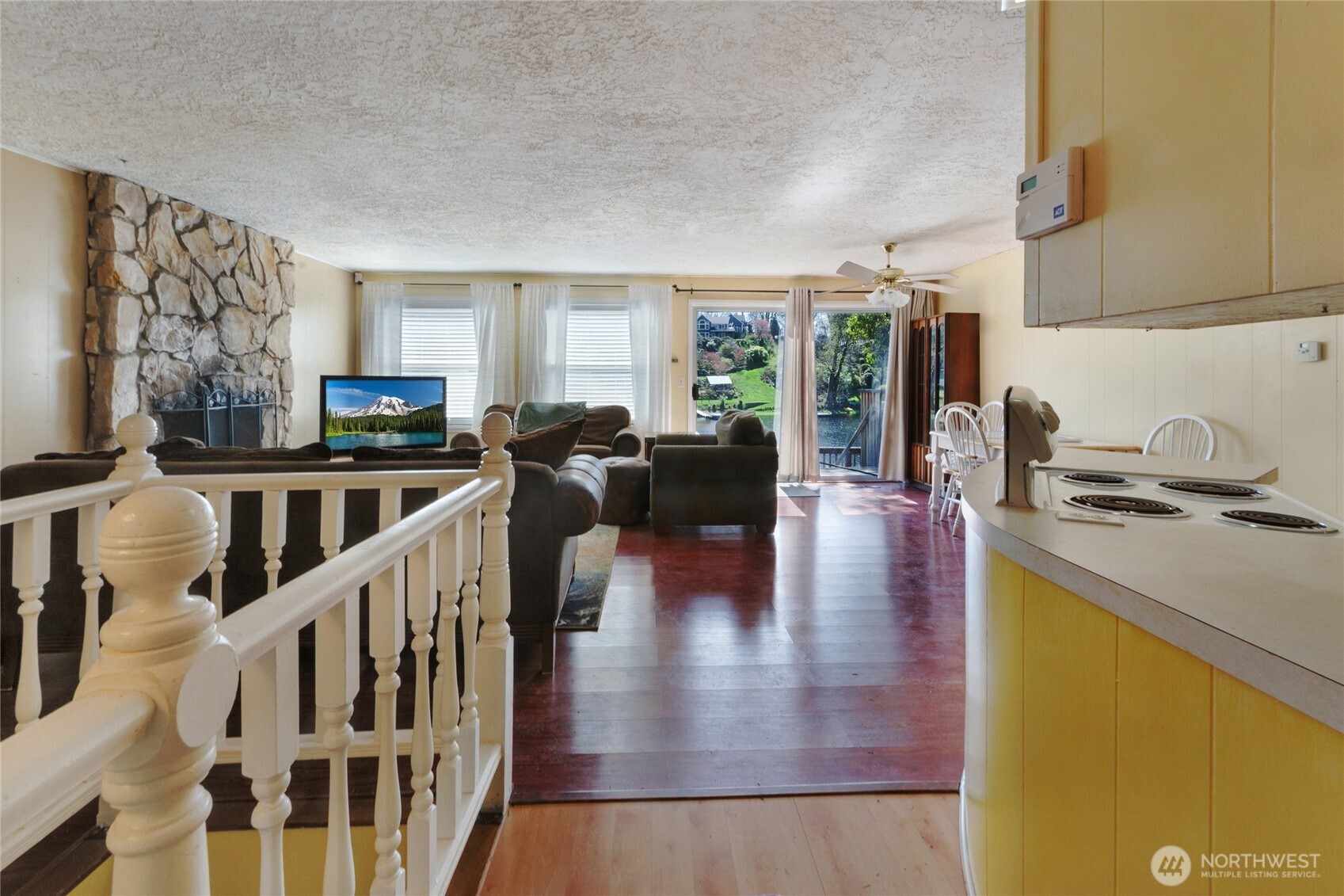 5042 Raccoon Valley Road Southeast Olympia, WA 98513 - Photo 7 of 40