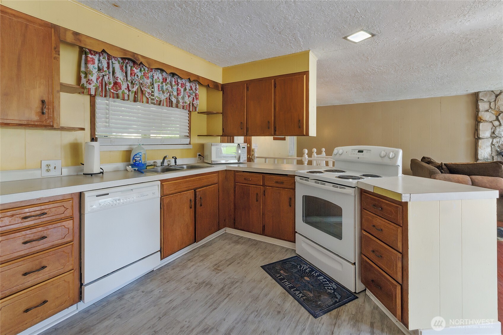 5042 Raccoon Valley Road Southeast Olympia, WA 98513 - Photo 10 of 40