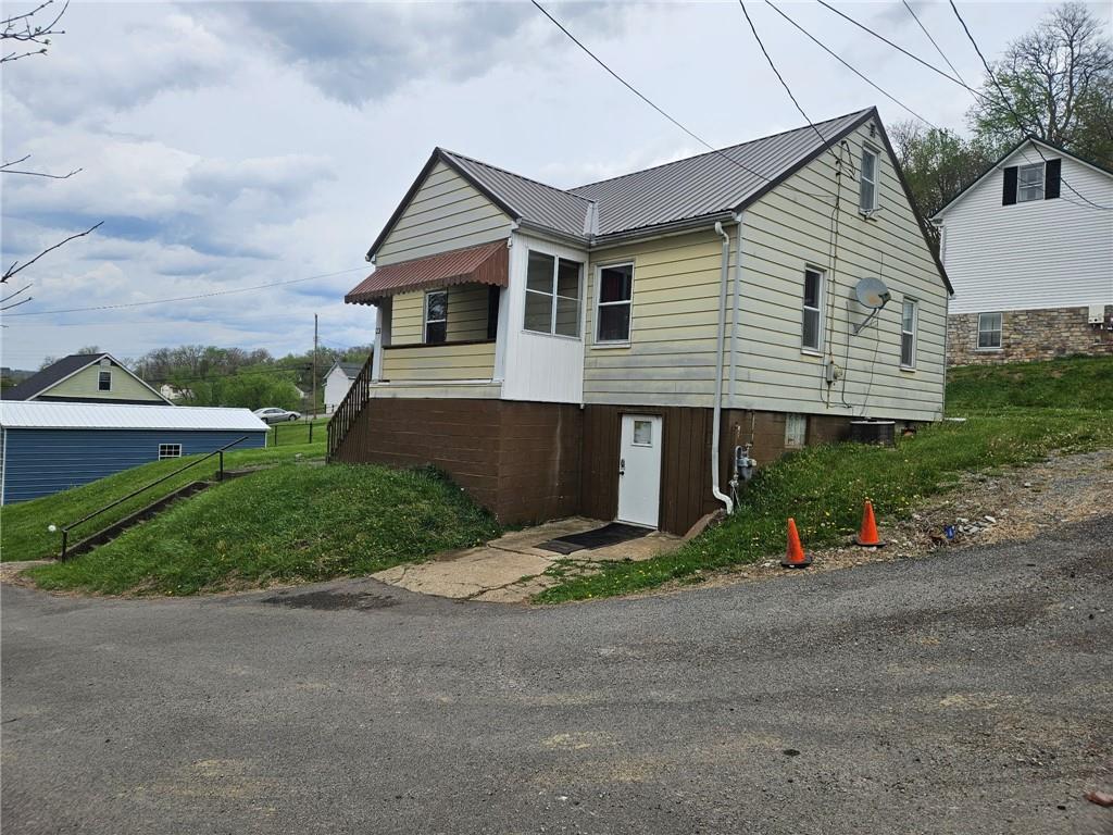 23 Cross Street Burgettstown, PA 15021 - Photo 2 of 14