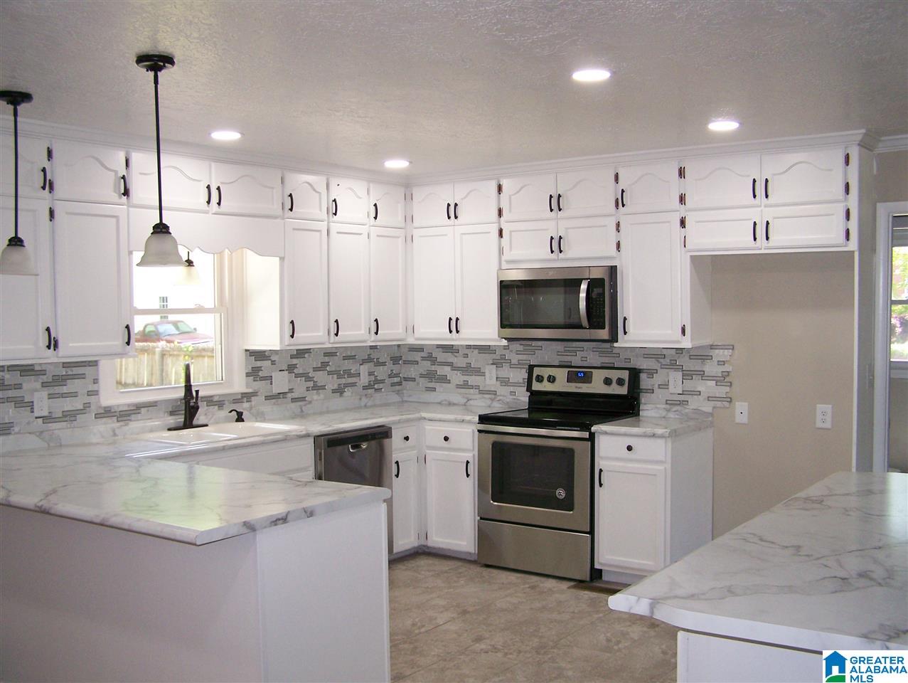 1407 Cherokee Trail Anniston, AL 36206 - Photo 3 of 46