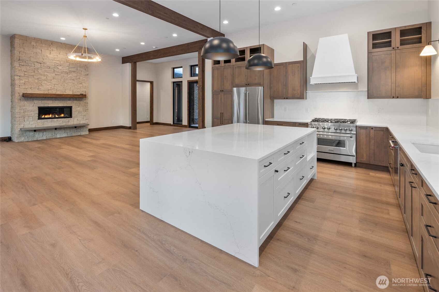 581 Wanawish Loop Cle Elum, WA 98922 - Photo 11 of 40 a large kitchen with stainless steel appliances granite countertop a stove and a refrigerator