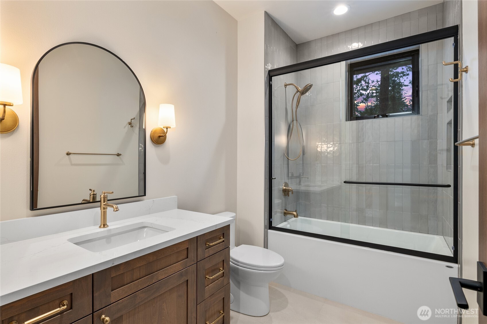 581 Wanawish Loop Cle Elum, WA 98922 - Photo 23 of 40 a bathroom with a sink and a mirror
